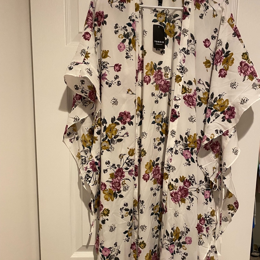 NWT Kimono from Torrid.  Size o/s.